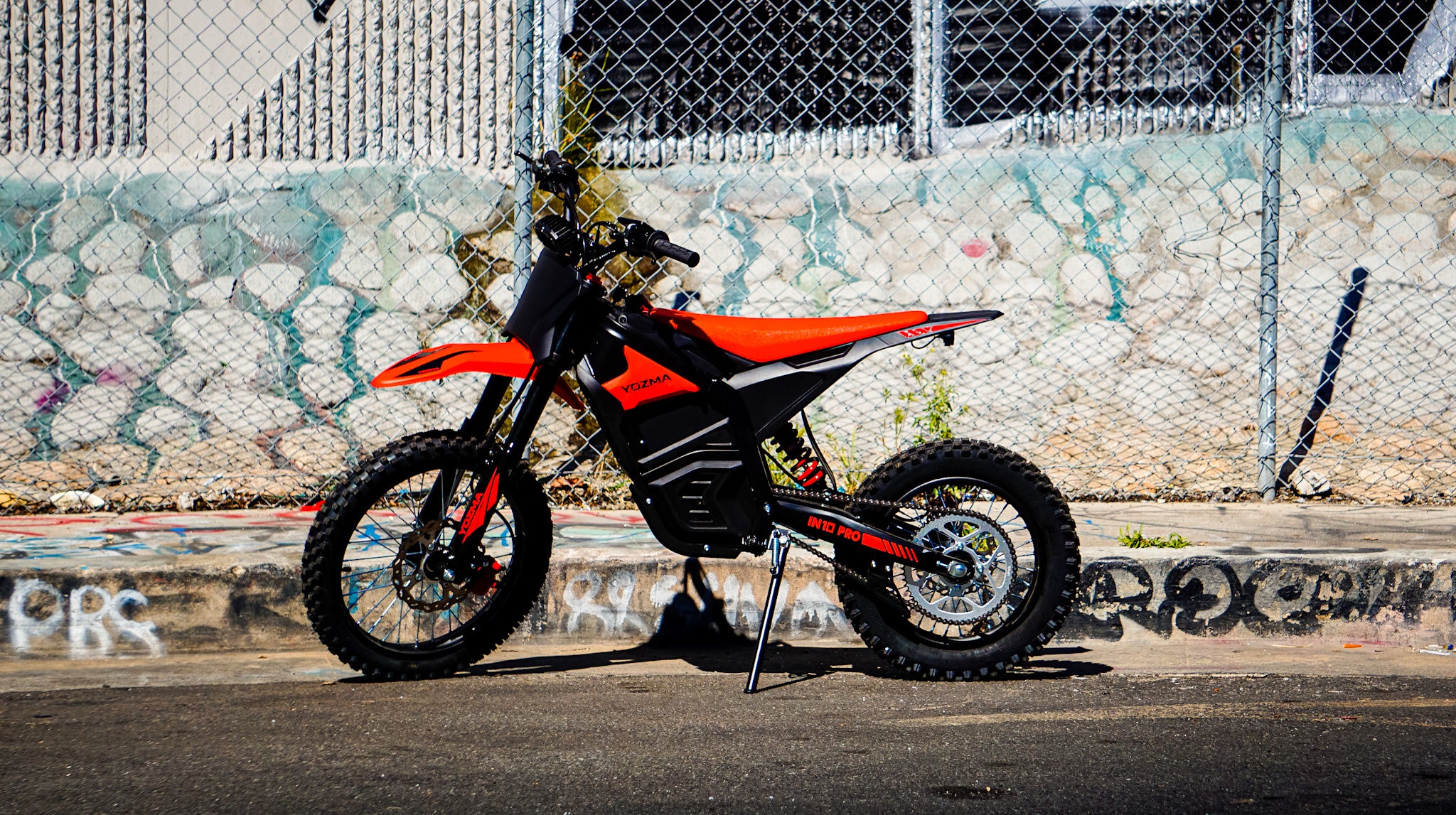 yozma-in10-pro-off-road-riding-action.jpg